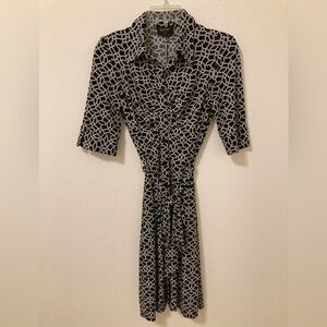 Laundry By Shelli Segal Black, White, and Tan/Taupe Ruched Shirtdress